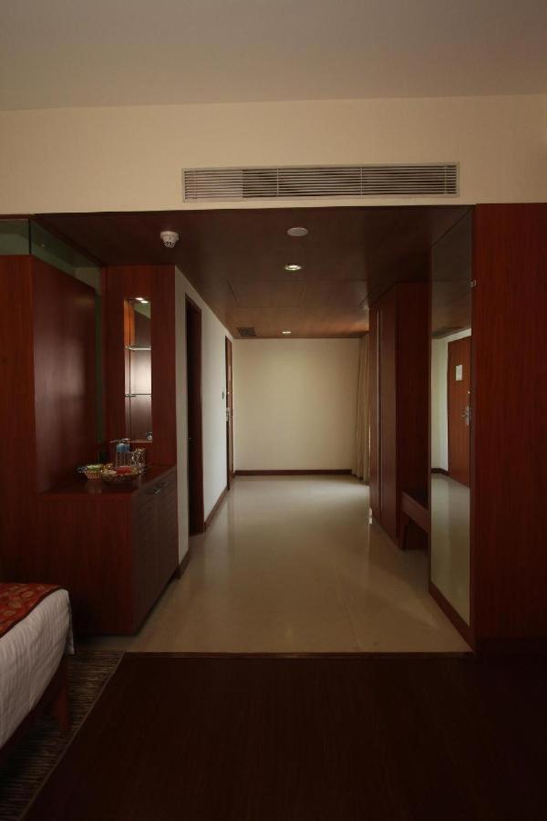 The Sky Imperial, Thaltej Hotel Ahmedabad Exterior photo