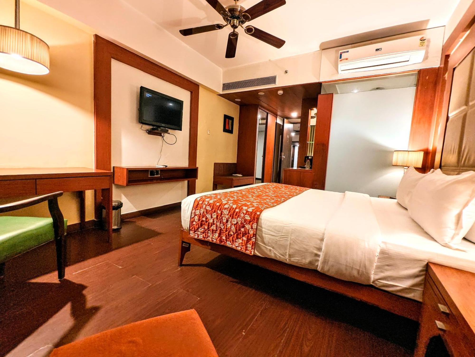 The Sky Imperial, Thaltej Hotel Ahmedabad Exterior photo