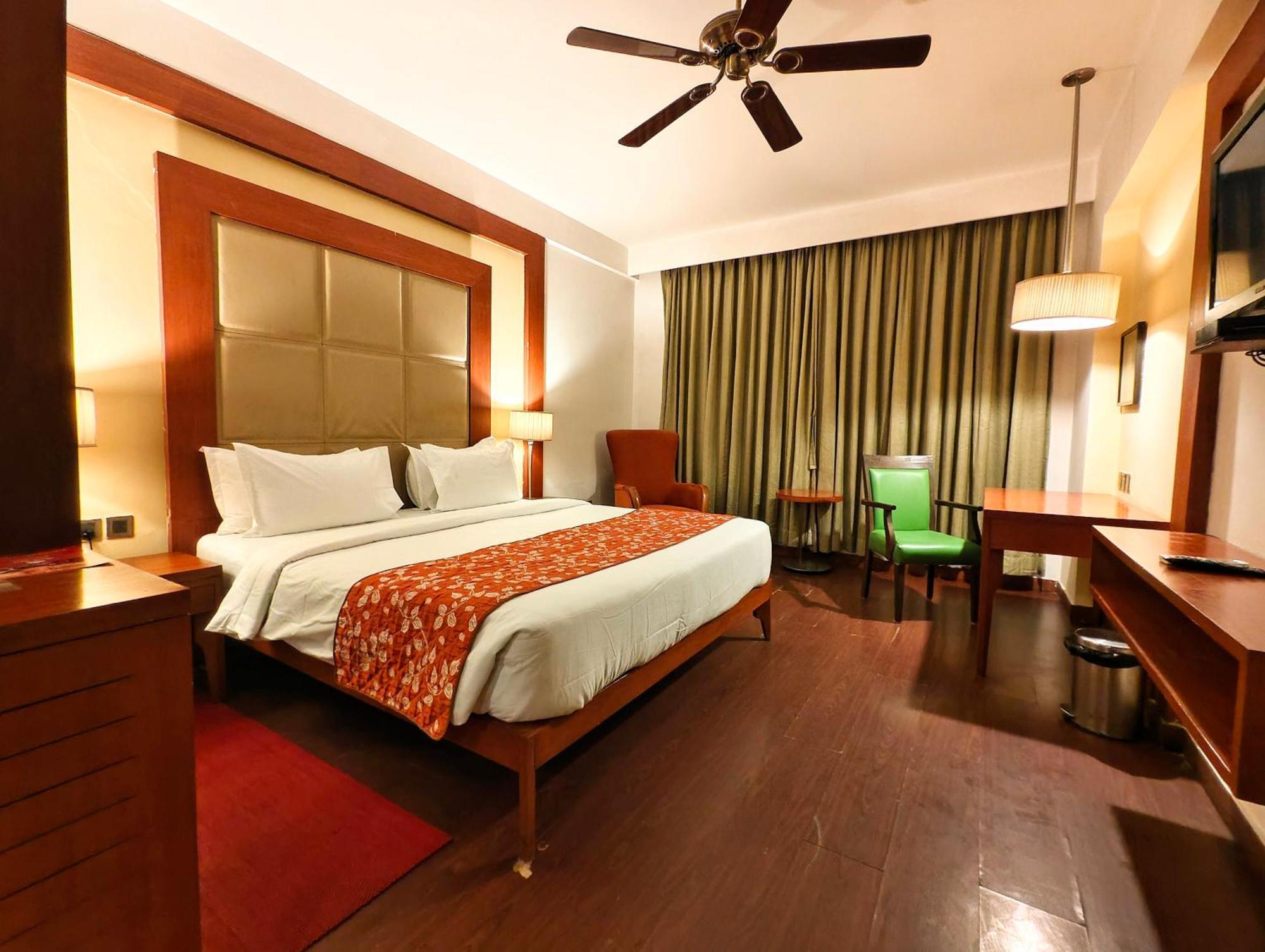 The Sky Imperial, Thaltej Hotel Ahmedabad Exterior photo